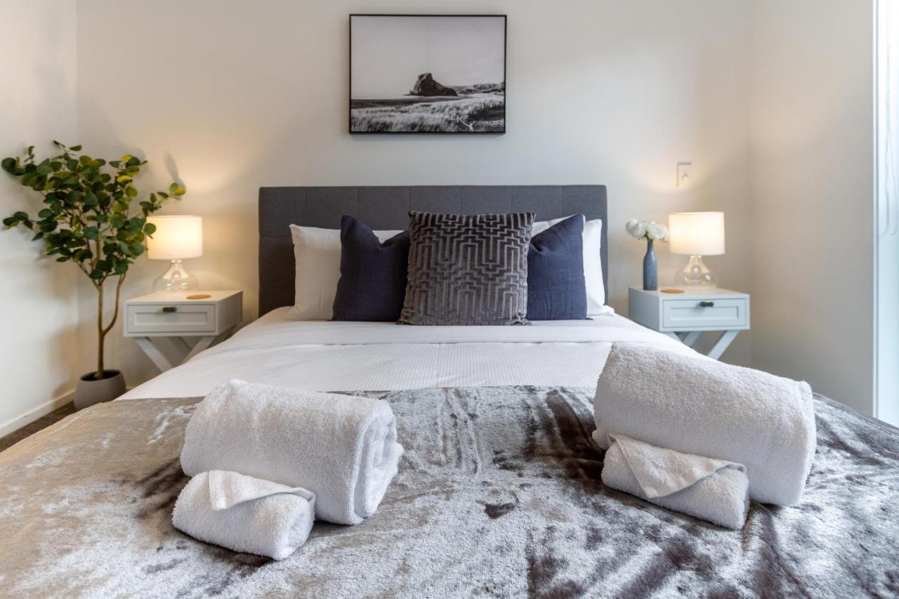 Tuam Street Treasure- 2 Bed 2 Bath Apartment *