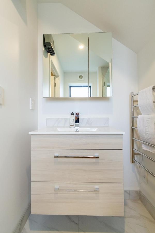 Apartment Tuam Street Treasure- 2 Bed 2 Bath Christchurch